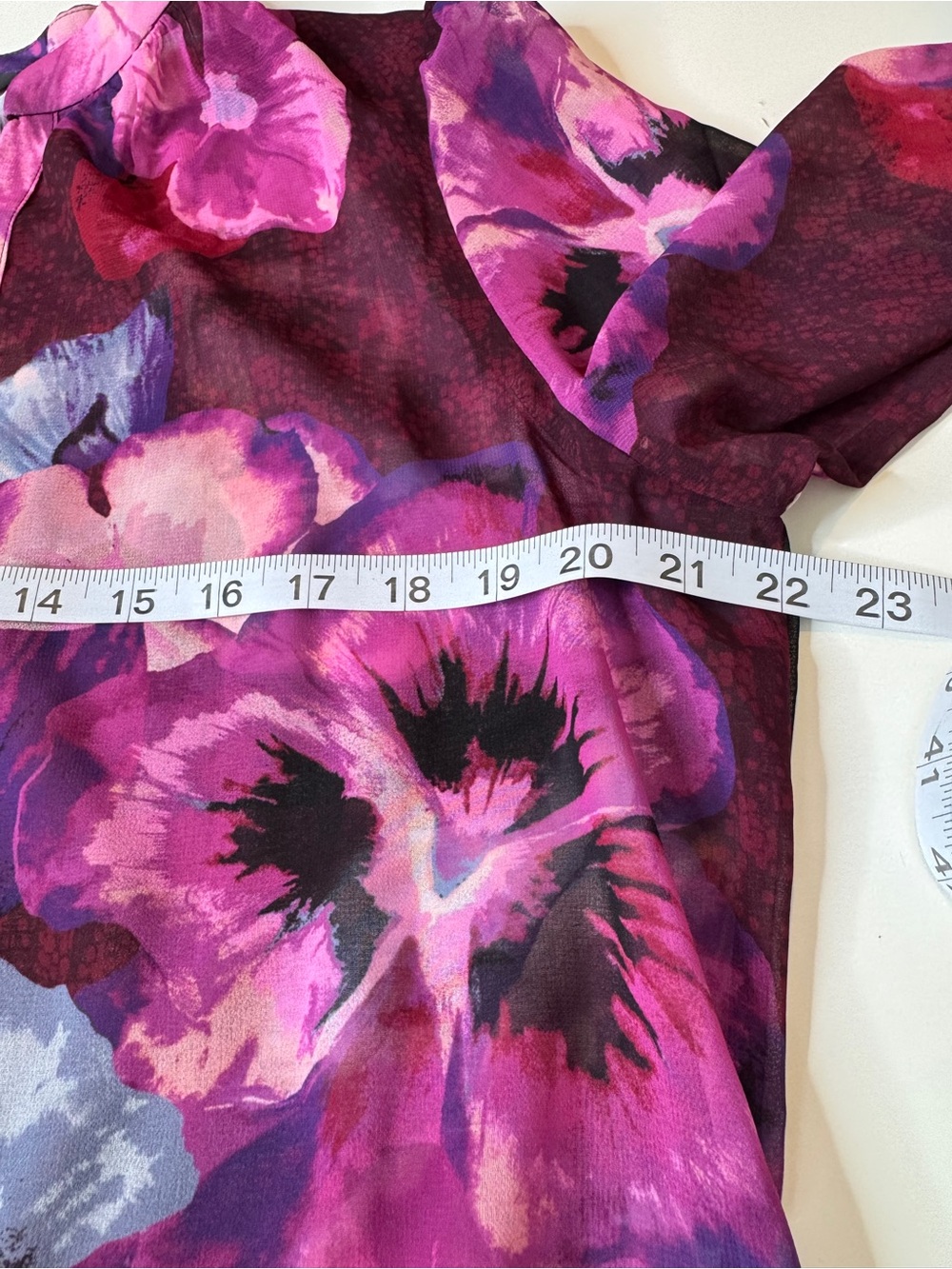 White House Black Market Floral Sheer Blouse Large Purple Pink V-Neck Ruffle Cuf - Picture 6 of 10